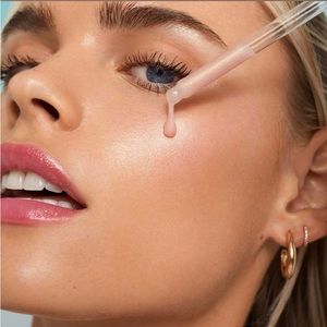 DAY GLOW by Tanologist. Dewy, Glow Serum for daily use; with or without makeup